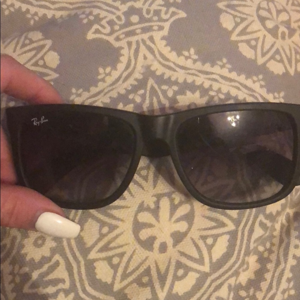 Black Ray Bans